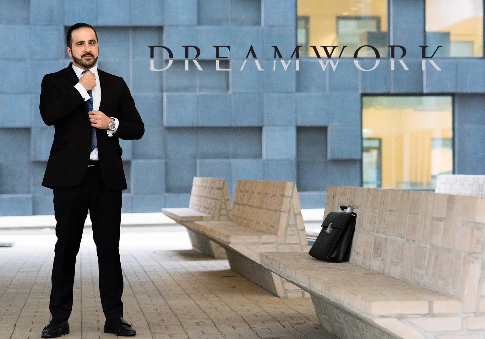 Bilde av Soheil, daglig leder i Dreamwork, fra 2016, med den gamle Dreamwork logoen
